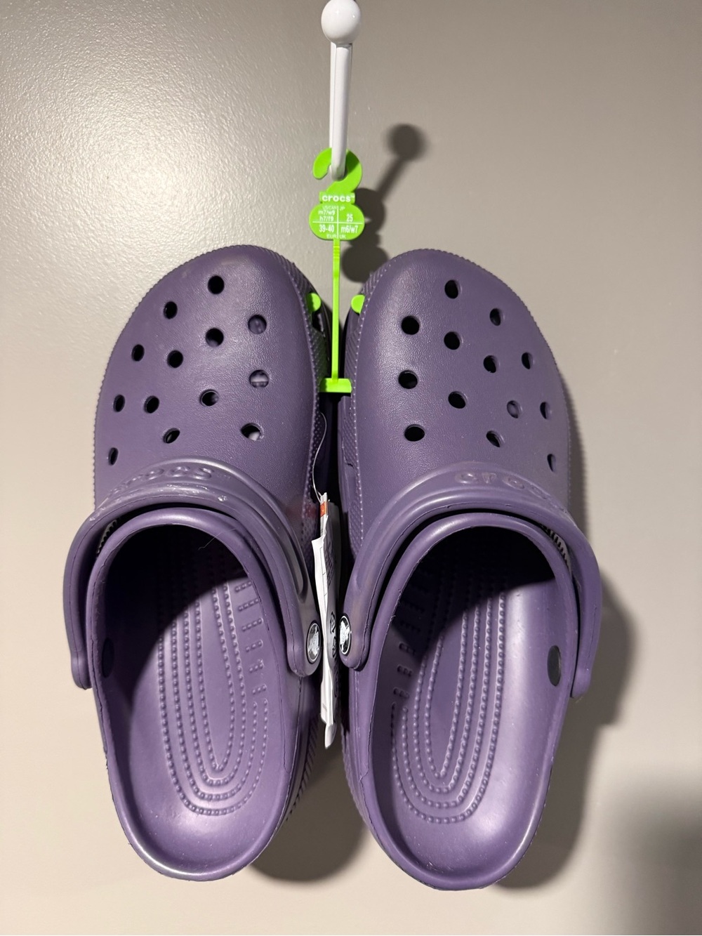 NWT- Crocs W9/M7